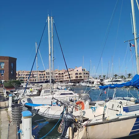 Apartment Au Port De